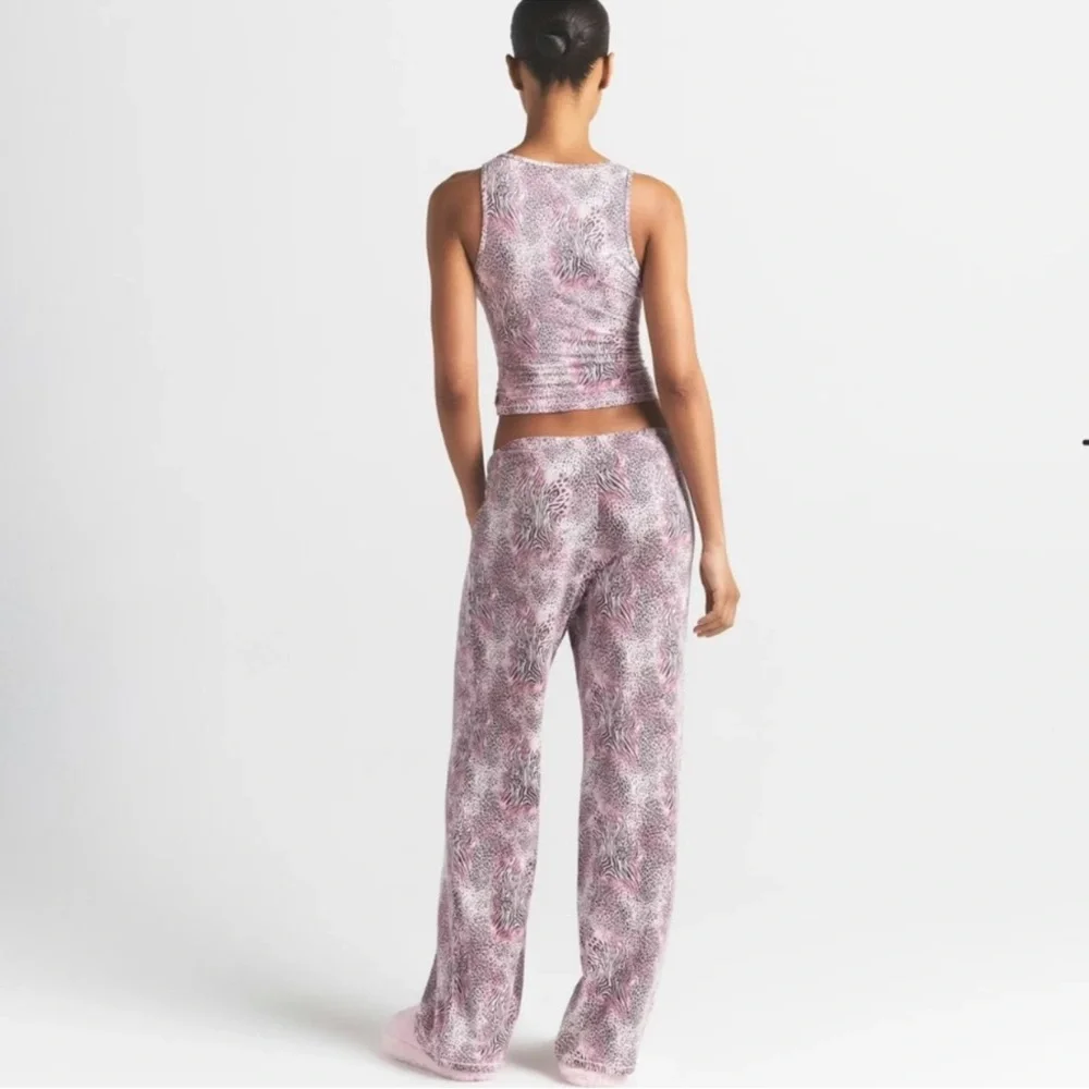 NWT SKIMS Sleepwear Set Tank/Pants Bloom in Mini Multi Animal - Picture 2 of 11